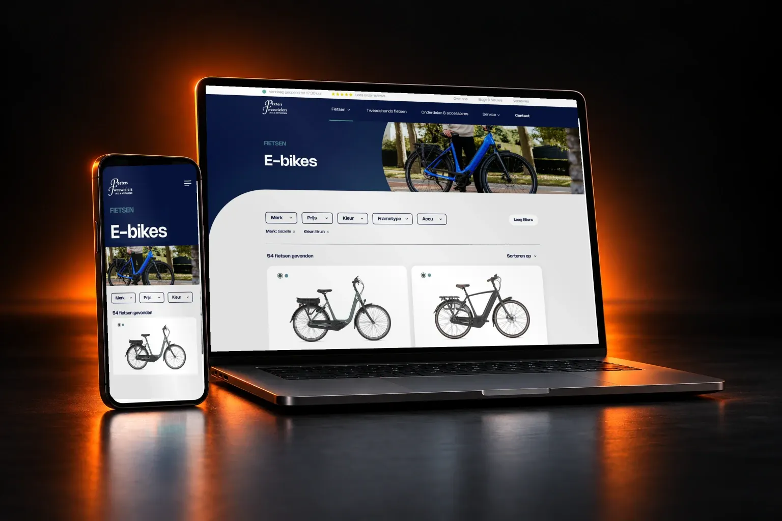 Peeters Tweewielers storefront shown on a laptop and phone